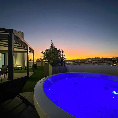 Luxury Penthouse Private Jacuzzi, Daire