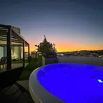 Luxury Penthouse Private Jacuzzi, Appartement